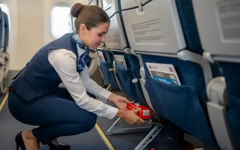 ¿Quién desciende primero del avión: los pasajeros o la tripulación? Desciende primero del avión
